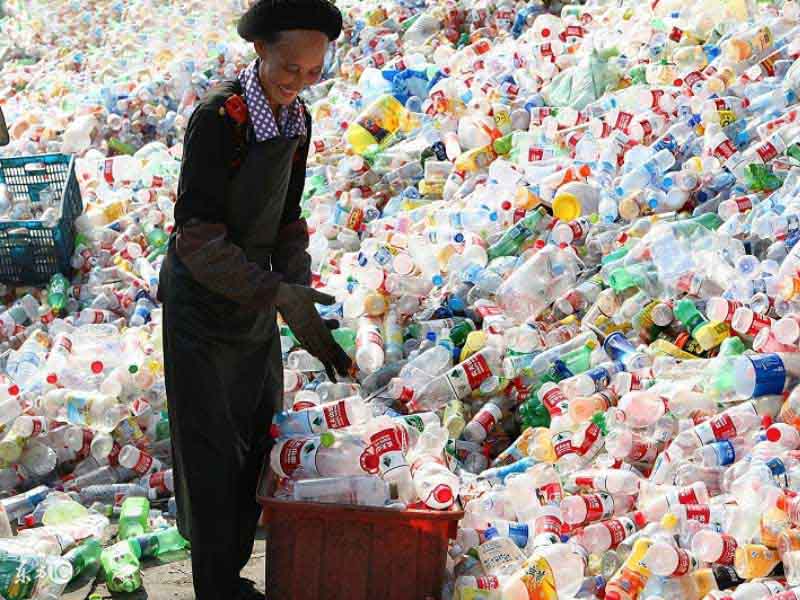 Línea de clasificación y limpieza de botellas PET